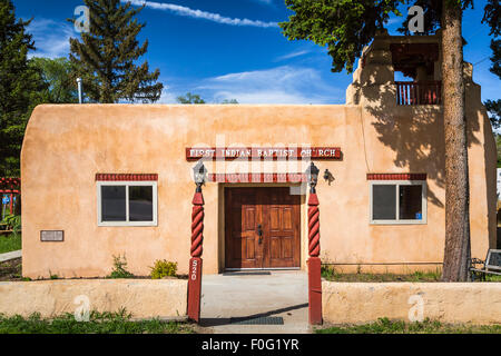 La première église baptiste indiennes à Taos, Nouveau Mexique, USA. Banque D'Images