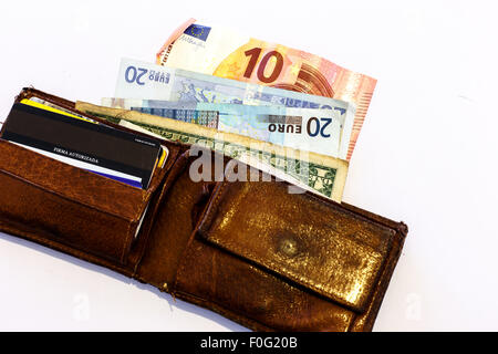 Sac à main en cuir ouvert utilisé avec d'euros Banque D'Images