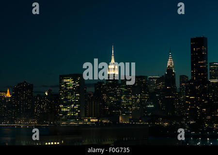 New York City Manhattan Midtown cityscape at night. Banque D'Images