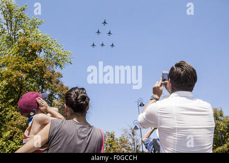 Warszawa, Mazowieckie, Pologne. Août 15, 2015. La vue du public l'exposition vol au cours des célébrations de la Journée des Forces de l'Armée de Varsovie. Credit : Celestino Arce/ZUMA/Alamy Fil Live News Banque D'Images