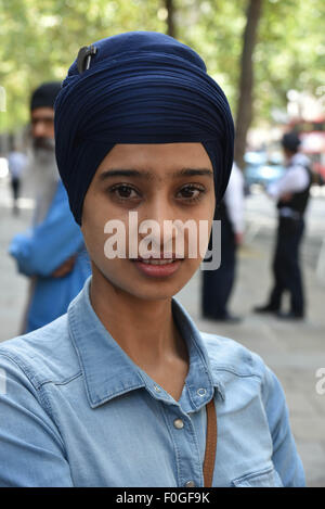 Londres, Royaume-Uni, le 15 août 2015 : Dal Khalsa UK de la protestation de la communauté sikh est à l'appui de Bapu Surat Singh Ji Khalsa, grève de la faim pendant plus de 200 jours en Inde cachemire pour exiger sa liberté maintenant, soutenez par des Cachemiriens pour le Khalistan et liberté du Cachemire à l'extérieur de Londres Haut-commissariat indien de Londres. Crédit photo : Voir Li/Alamy Live News Banque D'Images