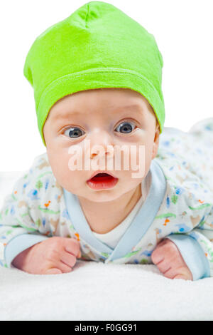 2 mois bébé garçon portrait isolé sur blanc. Banque D'Images