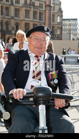 Londres, Royaume-Uni. Août 15, 2015. William Dean 2e Bataillon du 19e division indienne, qui se sont battus si droit et la Birmanie Rangoon, Extrême-Orient WW2 laissant vétéran 70e anniversaire du Jour de la victoire sur réception à Deans Yard Westminster Abbey Crédit : Prixpics/Alamy Live News Banque D'Images