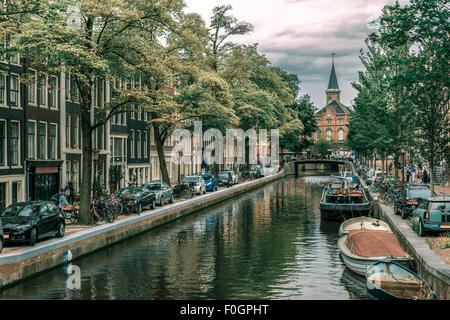 Canal d'Amsterdam et ses maisons typiques, Holland Banque D'Images