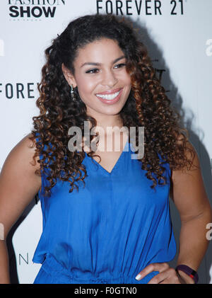 Las Vegas, Nevada, USA. Août 15, 2015. Singer Jordin Sparks pose pour les photographes après avoir effectué au Fashion Show Mall à l'appui de son nouveau cd ''tout de suite maintenant,'' le 15 août 2015 à Las Vegas, Nevada Crédit : Marcel Thomas/ZUMA/Alamy Fil Live News Banque D'Images