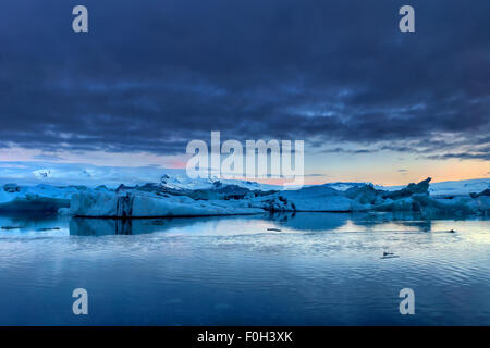 Le lagon glaciaire Jökulsárlón dans le sud de l'Islande Banque D'Images