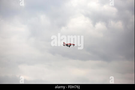 Biggin Hill, au Royaume-Uni.Le 16 août, 2015. Les flèches rouges atterrir à l'aéroport de Biggin Hill avant leur affichage, à Eastbourne. Credit : Keith Larby/Alamy Live News Banque D'Images