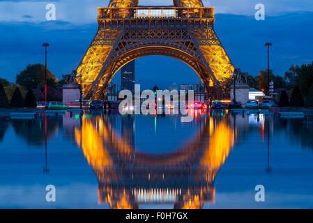 Tour eiffel gros plan de jardins du Trocadéro Banque D'Images