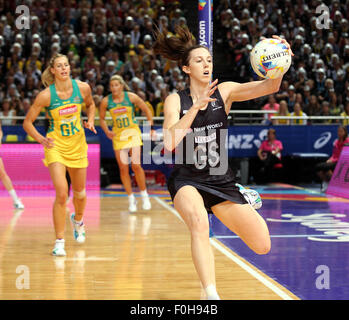 Sydney, Australie. Août 16, 2015. Bailey Mes attrape la balle finale de la Coupe du Monde de netball, Fougères d'argent comparativement à l'Australie, tous les téléphones Arena, Sydney, Australie. Dimanche 16 août 2015. © Plus Sport Action/Alamy Live News Banque D'Images