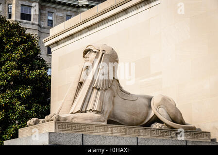 Statue de Sphinx, Power House du Temple, Rite écossais de la Franc-maçonnerie, 1733 16th Street NW, Washington, DC Banque D'Images