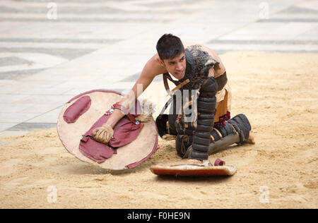 Gladiateurs romains combattre à l'Amphithéâtre, Guildhall de Londres au Royaume-Uni. Banque D'Images