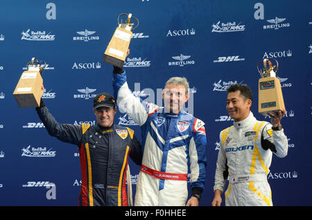 Les pilotes gagnant. La cinquième série de la Red Bull Air Race series a eu lieu sur un circuit dans l'arène de l'Ascot Racecourse Banque D'Images