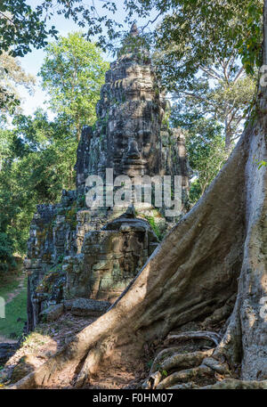 La victoire d'Angkor Thom Angkor Wat et complexe près de Siem Reap au Cambodge avec tête colossale du roi Jayavarman VII Banque D'Images