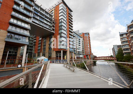 La rivière Irwell entre Spinningfields et Salford Manchester England UK Banque D'Images