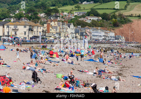 Les gens sur la plage de Sidmouth, Devon, UK Banque D'Images