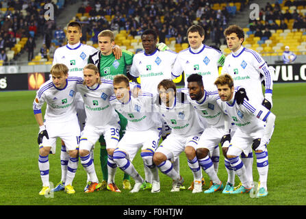 Kiev, UKRAINE - 14 février 2013 : FC Dynamo Kyiv team posent pour une photo de groupe avant l'UEFA Europa League match contre le FC Girondins de Bordeaux le 14 février 2013 à Kiev, Ukraine Banque D'Images