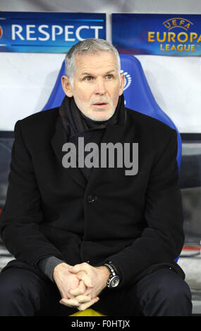 Kiev, UKRAINE - 14 février 2013 : FC Girondins de Bordeaux manager Francis Gillot ressemble au cours de l'UEFA Europa League match contre FC Dynamo Kiev le 14 février 2013 à Kiev, Ukraine Banque D'Images