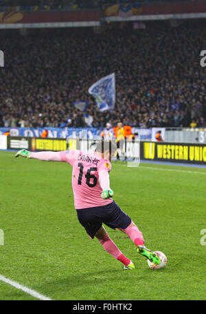 Kiev, UKRAINE - 14 février 2013 : Cédric Carrasso Gardien du FC Girondins de Bordeaux en action au cours de l'UEFA Europa League match contre FC Dynamo Kiev le 14 février 2013 à Kiev, Ukraine Banque D'Images