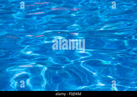 L'eau bleu déchiré en piscine à Matapalo, Costa Rica 2013 Banque D'Images