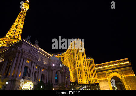 L'hôtel Casino de Paris la nuit avec Gordon Ramsay, le célèbre cuisinier anglais restaurant à Las Vegas, États-Unis. Banque D'Images