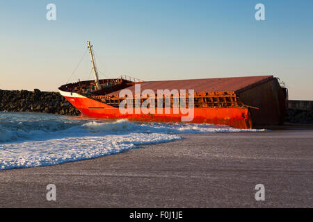 Luno naufrage sur la plage d'Anglet en mars 2014, France. Banque D'Images