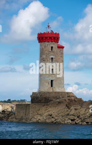 Phare de la Croix, un monument situé sur la commune de Ploubaslanec dans les cotes d'Armor en Bretagne, près de l'île de Bréhat. Banque D'Images