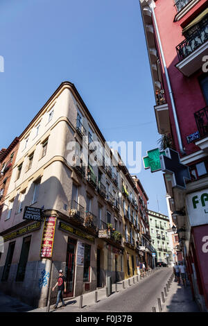 Madrid Espagne,Hispanic Centro,Lavapias,Calle de la Fe,horizon de la ville,bâtiments,rue étroite,Spain150628225 Banque D'Images