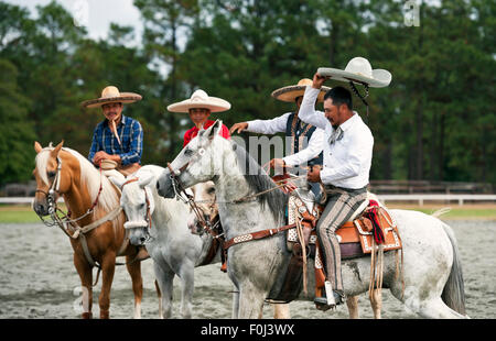 Azteca mexicaine race chevaux et cavaliers Banque D'Images