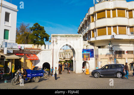 Gate à Medina, Grand Socco, Ville Nouvelle, nouvelle ville, Tanger, Maroc, Afrique du Nord Banque D'Images