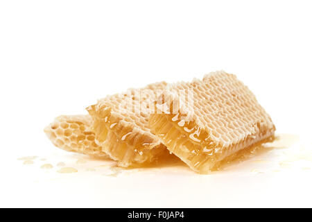 Trois tranches de honeycomb isolated on white Banque D'Images