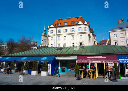 Stands de nourriture, le Viktualienmarkt, principale place du marché, l'Altstadt, la vieille ville, Munich, Bavière, Allemagne Banque D'Images