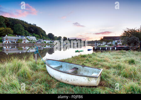 Lever du soleil sur la rivière à Lerryn à Cornwall Banque D'Images