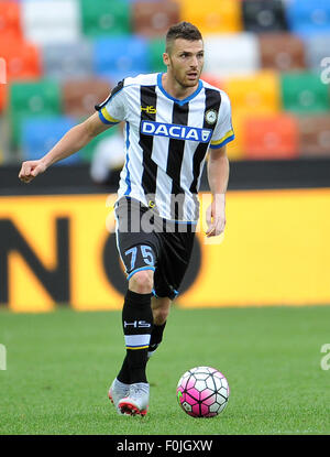 Udine, Italie. 16 août, 2015. Thomas Heurtaux défenseur de l'Udinese au cours de l'italien TIM Cup 2015/16 match de football entre l'Udinese et Novara au stade du Frioul le 16 août 2015. photo Simone Ferraro / Alamy Live News Banque D'Images