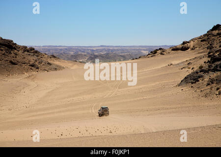 4x4 dans le désert de Namibie - Kaokoland Banque D'Images