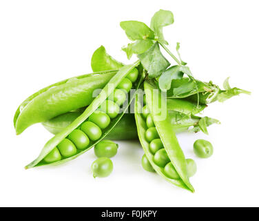 Pois verts frais avec les Leafs isolé sur fond blanc Banque D'Images