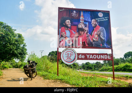 33 publicité de bière à Yaoundé, Cameroun Banque D'Images