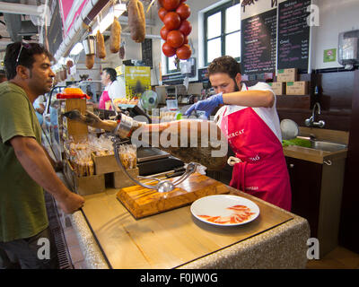 Man carving jambon ibérique Banque D'Images