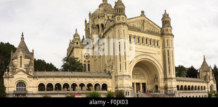 Basilique de Sainte Thérèse, Lisieux, Normandie, France Banque D'Images