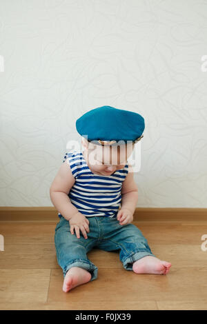 Petit garçon en béret bleu portrait Banque D'Images