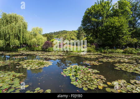 L'eau l'étang à Giverny, le jardin de peintre impressionniste français Claude Monet, la Normandie, le nord de la France Banque D'Images