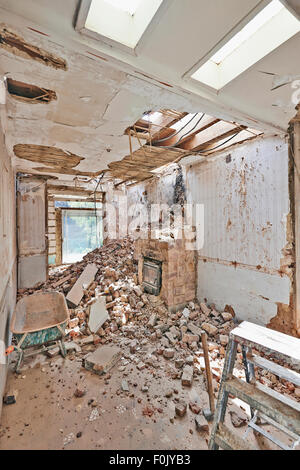 Chambre abandonnée sous la démolition avant la rénovation Banque D'Images