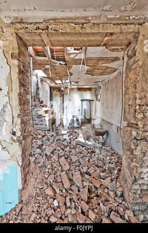 Chambre abandonnée sous la démolition avant la rénovation Banque D'Images