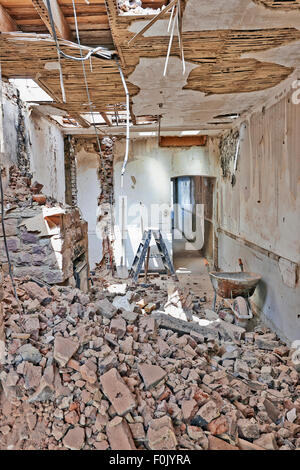 Chambre abandonnée sous la démolition avant la rénovation Banque D'Images