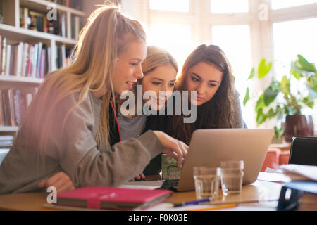 Teenage Girls using digital tablet Banque D'Images