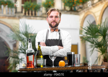 Portrait de barman au restaurant Banque D'Images