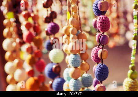 Perles colorées sur le marché Banque D'Images