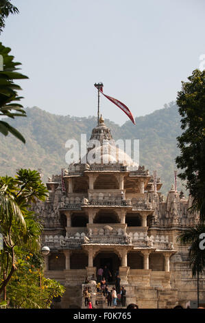 L'Inde ; route d'Udaipur à Jodhpur. Ranakpur Jain temple. Désert du Thar. Banque D'Images