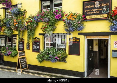 Le Golden Lion Hotel dans Lanadwell Street, Padstow, Cornwall, England, UK Banque D'Images