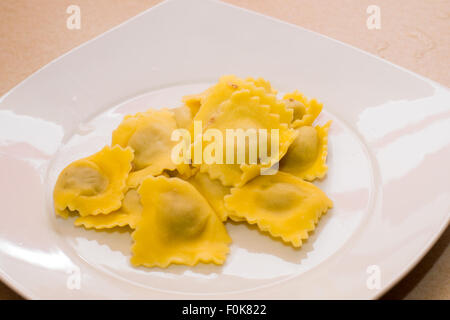 Spaghetti italien, les pâtes italiennes à la tomate, les pâtes italiennes avec les moules et les palourdes, Banque D'Images