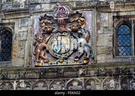 Armoiries des cathédrales porte nord de Salisbury Banque D'Images